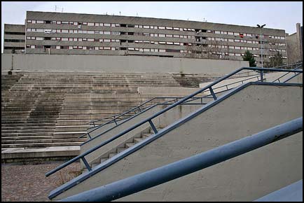 Photo: another view of the Corviale Building.