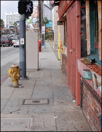 Photo: Sidewalk in Los Angeles