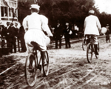 Photo: Cyclists in Detroit