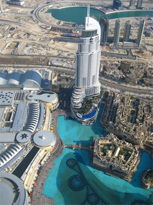 Image: View from the 124th floor of Burj Khalifa of the Lagoon and Dubai Mall