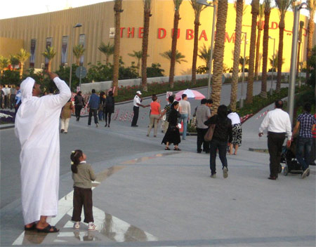 Image: Looking at Burj Khalifa from front of Dubai Mall