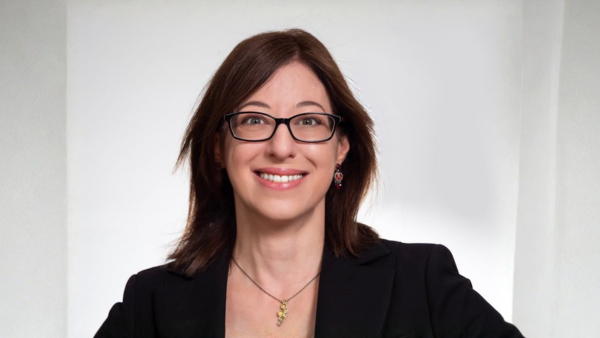 Headshot of Jennifer Raitt