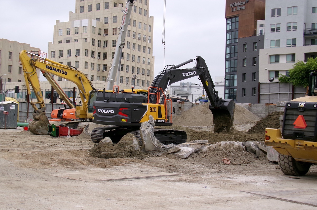 LA Rail Project Testing Electric Excavator - Vimarsana News