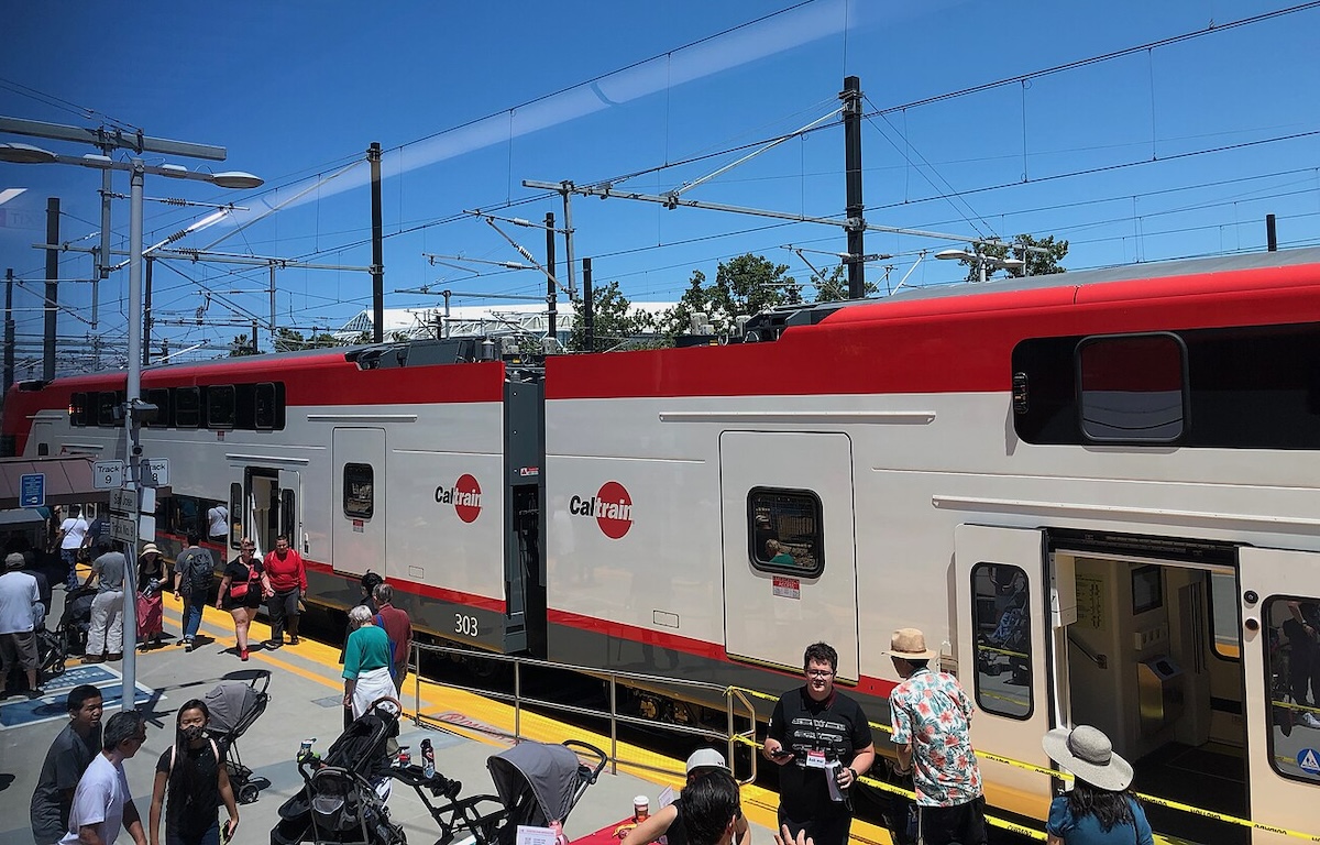 Electrified Caltrain Boosts Ridership 76% | Planetizen News