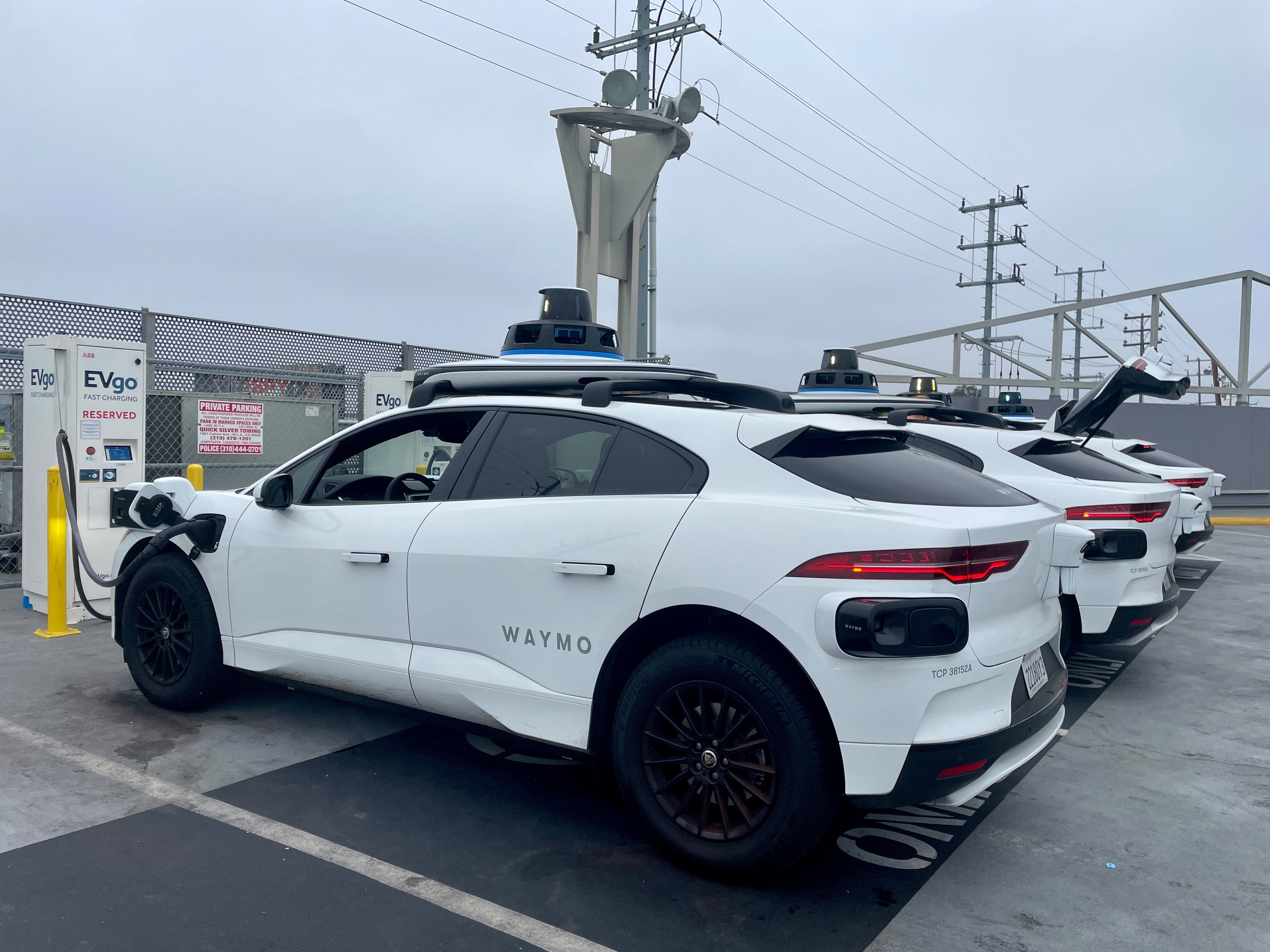 Waymo Software Defect Waymo recalls 3800 robotaxis with '100% defect rate' after dangerous ...