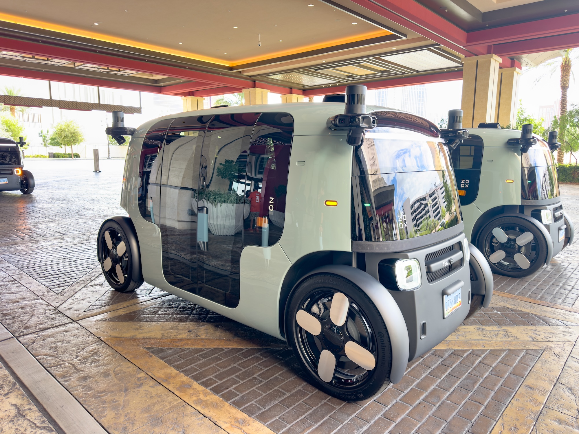 Amazon's steering wheel- and brake pedal-less Zoox robotaxis