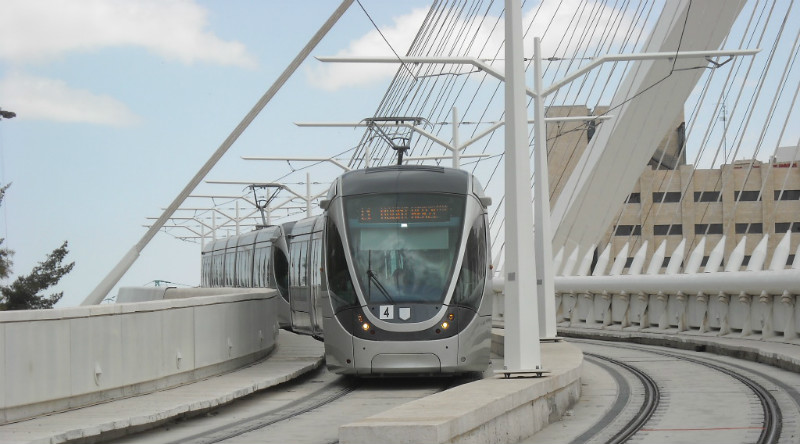 Jerusalem Light Rail By Matanya – (Own work) [CC BY-SA 3.0]