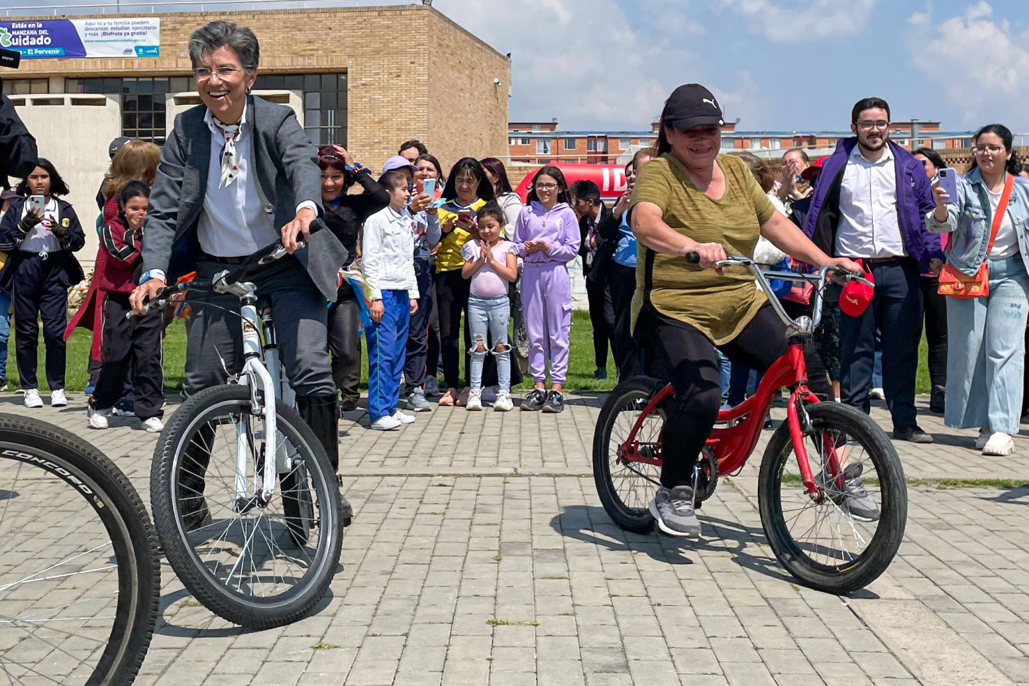 Claudia López, BOGOTÁ, COLOMBIA on bicycle.