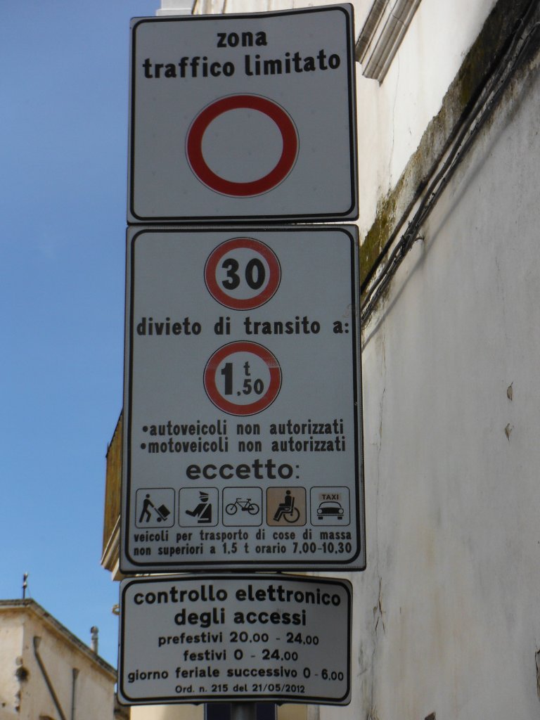 30kph limited traffic zone sign in Italy