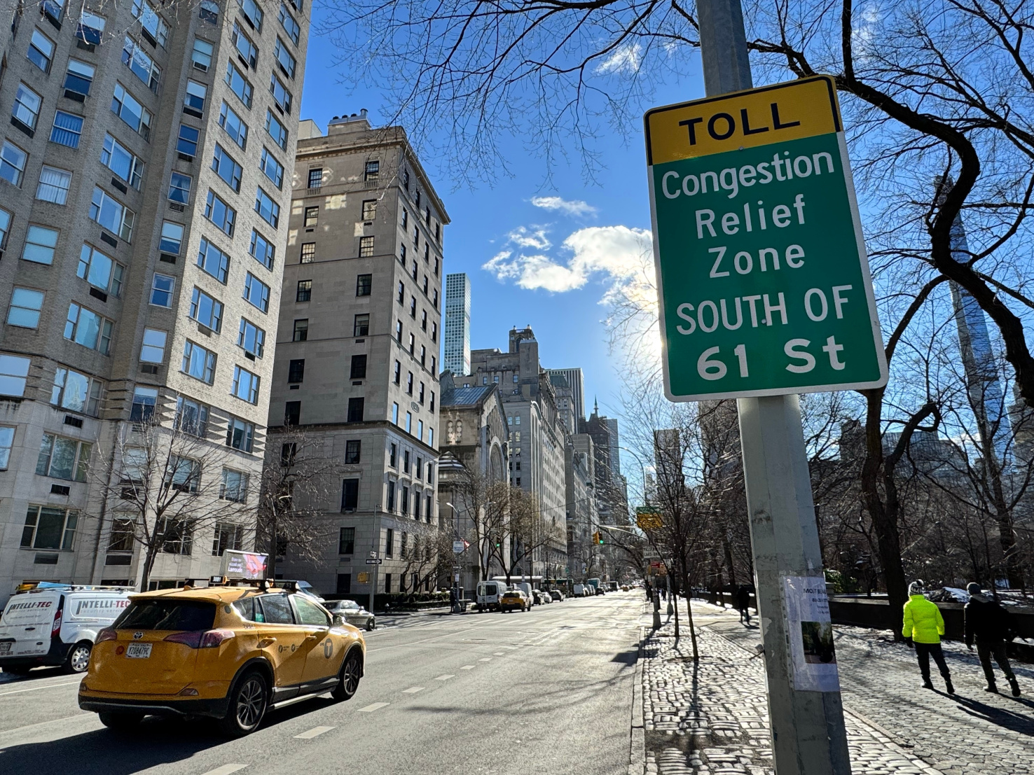 A sign warns drivers that they are entering a congestion relief zone in NYC