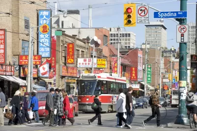 Toronto, Dundas St, Chinatown