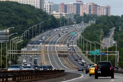 Interstate 95/395 reversible HOV lanes