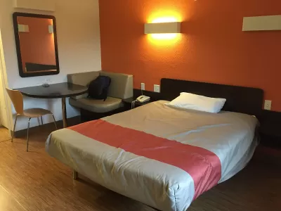 Motel 6 hotel room in Braintree, Massachusetts in 2015
