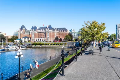 Cityscape with government building in Victoria, British Columbia.