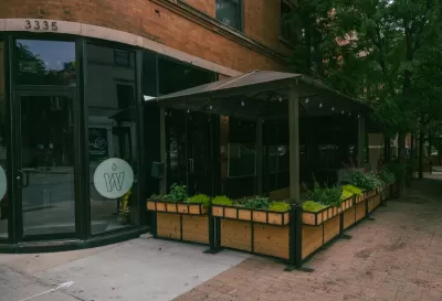 Outdoor dining patio built next to a restaurant in Chicago