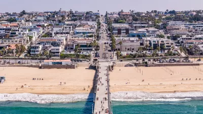 Aerial view of Manhattan Beach pier.