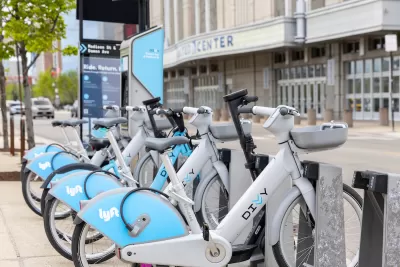 Row of silver and blue Divvy e-bikes at bike share station in Chicago, Illinois.
