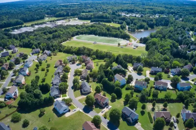 Aerial view of single-family homes in Atlanta, Georgia suburb