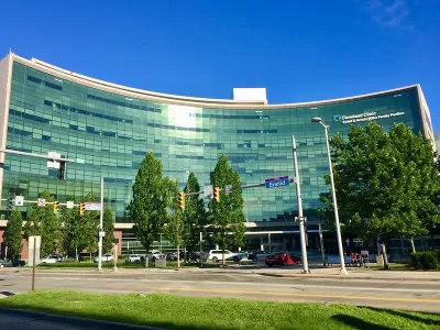 A photo of the Cleveland Clinic hospital.