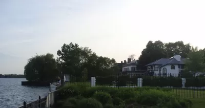 Lakefront homes in Grosse Pointe Park, Michigan