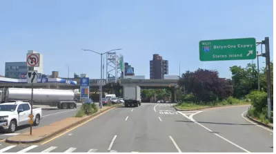 Google Maps street view of McGuinness Boulevard, four-lane road in Brooklyn with green sign for I-278W to BQE and Staten Island.