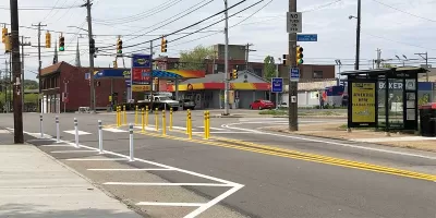 Intersection in Pittsburgh, PA with pedestrian bumpouts and delineators.