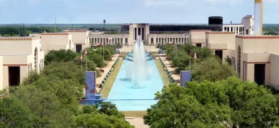 View of fountain and buildings in Fair Park, Dallas