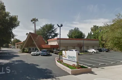 Google street view of a Quality Inn with a-frame entrance in Thousand Oaks, California.