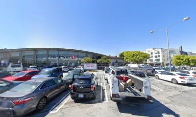 Google street view of Safeway grocery store in Marina District, San Francisco with large parking lot in front.