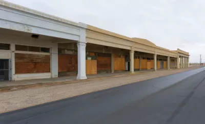 Shuttered strip mall in Niland, California