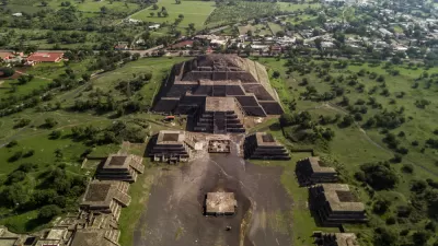 An aerial view of Teotihuacán, with the modern settlement of San Juan Teotihuacán in the background.