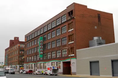 Building in Washington Avenue Historic District