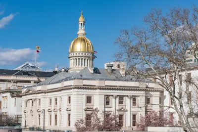 Gold-domed New Jersey state capitol building.