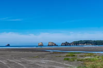 View of Washington State beach with grey rocks