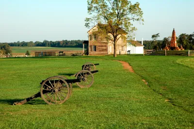 Civil War-era cannons and two-story wood building at Manassas National Battlefield Civil War historic site.