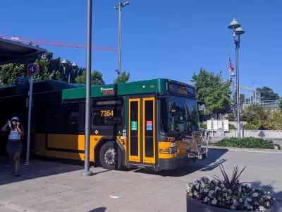 Green and yellow King County Metro bus.