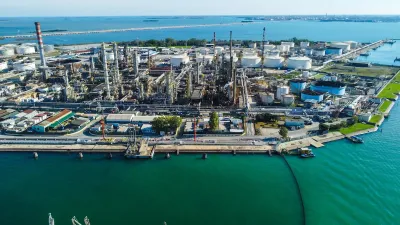 Aerial footage of the Hydrogen Power Plant in Fusina, Venice, Italy, highlighting its sustainable technology and industrial landscape.