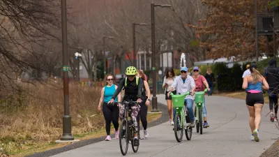 People on bikes and joggers on Atlanta Beltline.