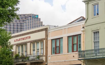 New Orleans apartment buildings with high-rise office building behind them.