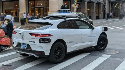 White Waymo self-driving taaxi in New York City.
