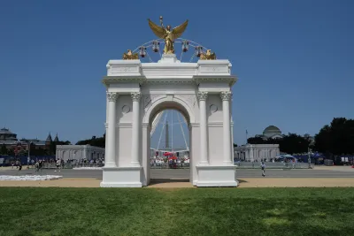 Scaled-down replica of Pres. Trump's proposed arch on the National Mall.