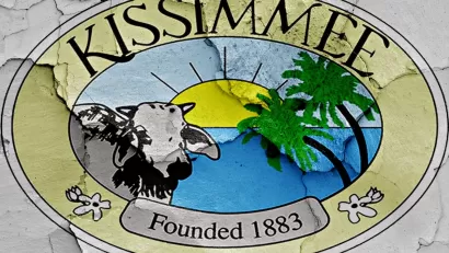 Kissimmee, Florida "Founded 1883" crest painted on cracked wall.