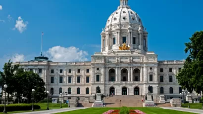 Minnesota state capitol building with red flowers on green front lawn