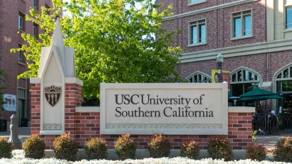 Brick "USC University of Southenr California" sign at entrance to campus