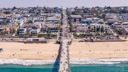 Aerial view of Manhattan Beach pier.