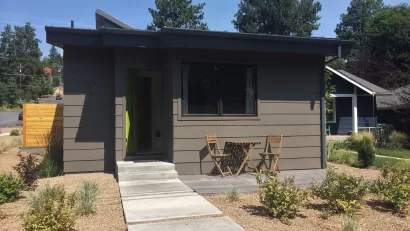 Detached backyard cottage in Oregon
