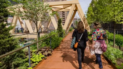 Pedestrian walkway connecting the High Line and Moynihan Train Hall in New York City
