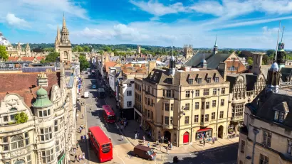 Streets and buildings in historic Oxford, England.