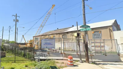 Google street view of Montgomery Avenue Bridge, Philadelphia under construction.