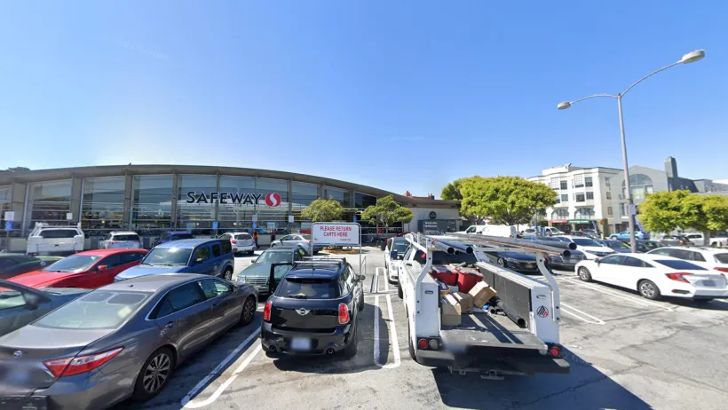 Google street view of Safeway grocery store in Marina District, San Francisco with large parking lot in front.